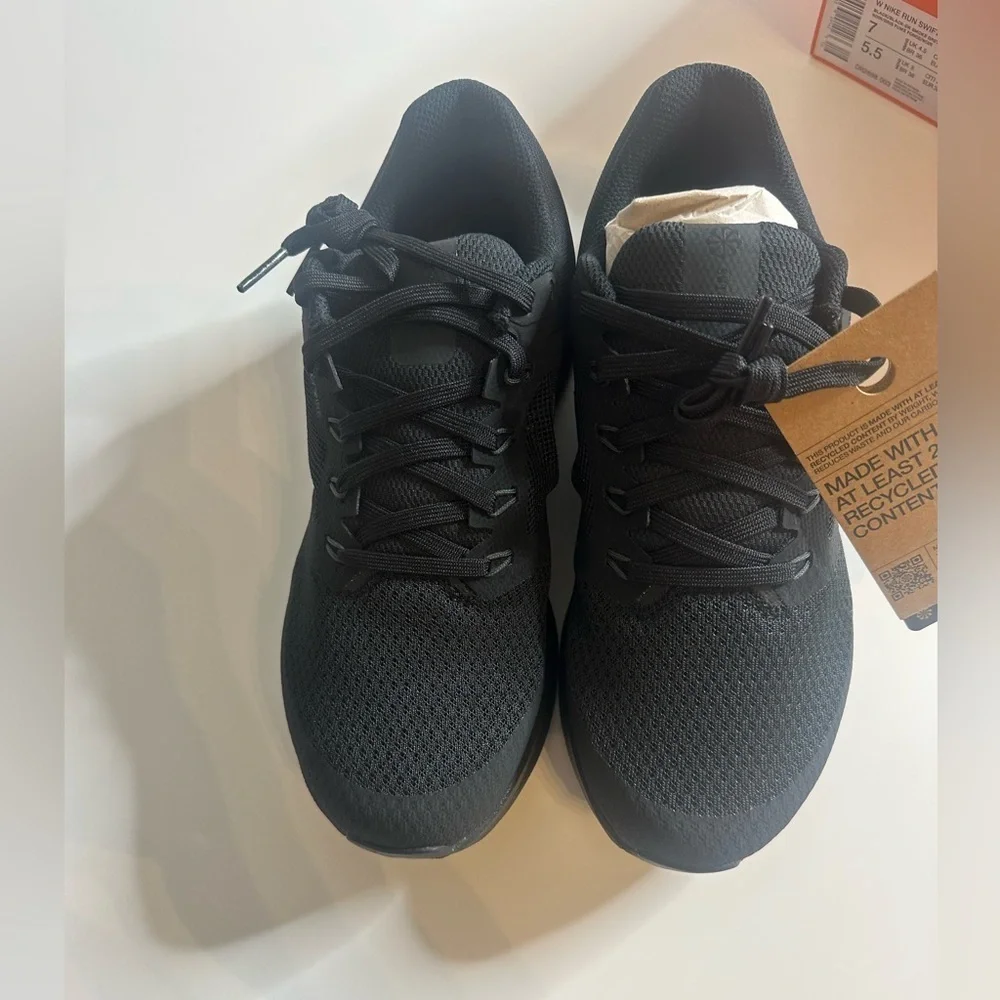 Nike sleek black